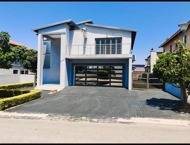 4 BEDROOM HOUSE FOR SALE IN WOODHILL ESTATE